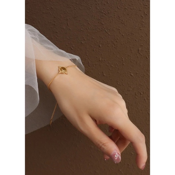 Dainty 8 Point Star Bracelet, Dainty Bracelet, Simple Bracelet Gold Plated - Picture 3 of 4
